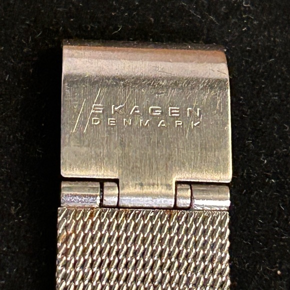 VINTAGE- SKAGEN WOMEN'S WATCH, JEWEL HOUR MARKERS, MESH STRAP - Picture 3 of 6